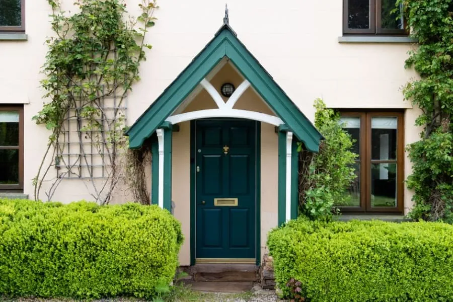 A smart house frontage with a resin driveway