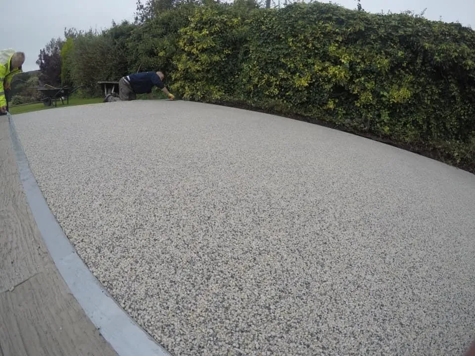 Color and Edge: Perfecting Your Resin Driveway's Landscape Integration